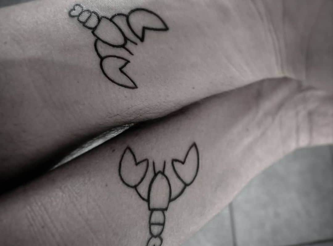 Couple minimalist tattoos on the hands