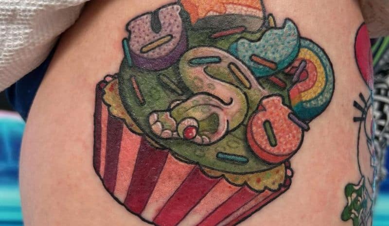 Snake cupcake with green cream and candies tattoo