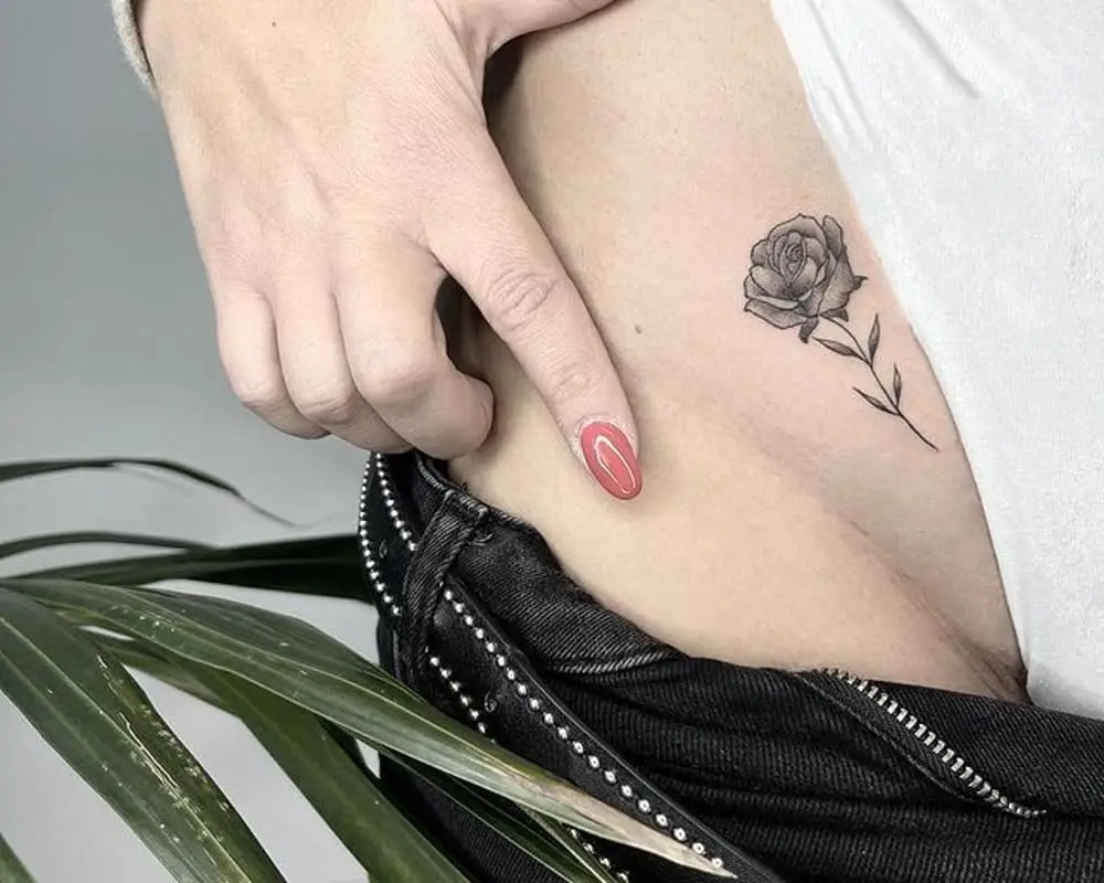 Tattoo a small rose