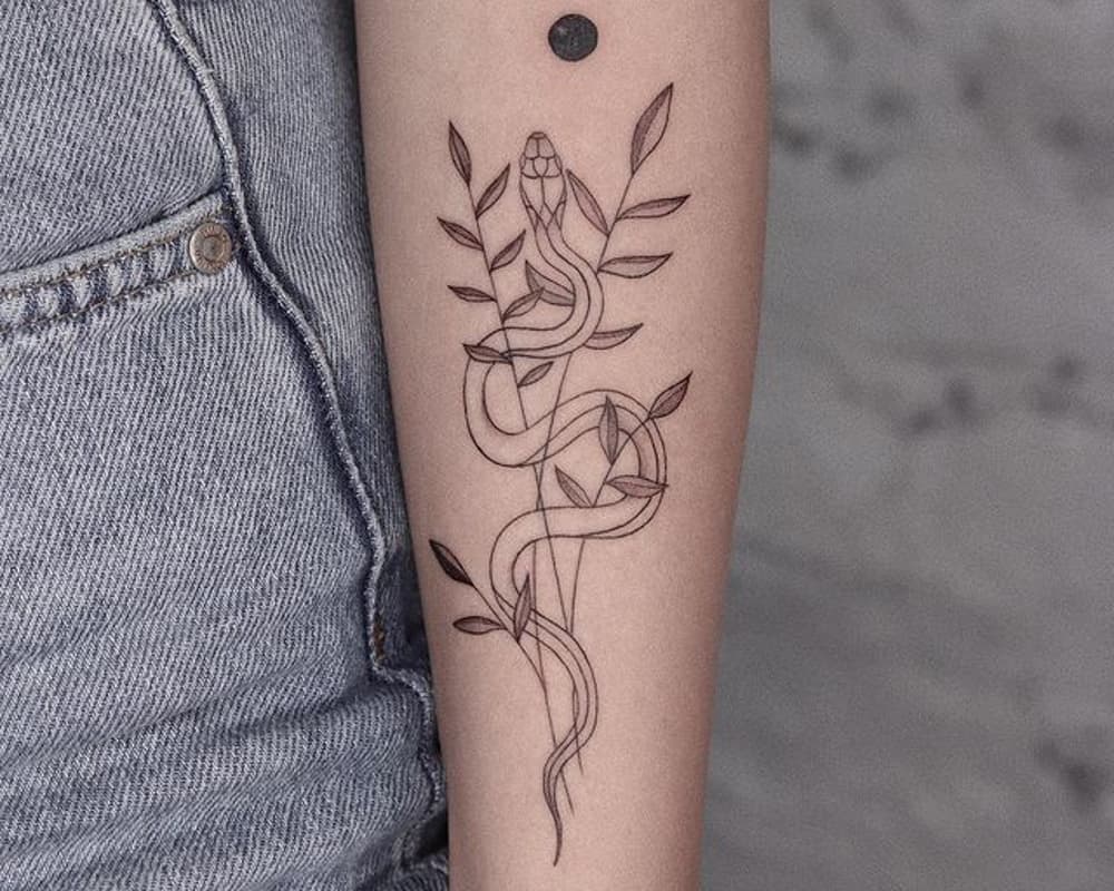 Tattoo in the form of a snake and plant branches