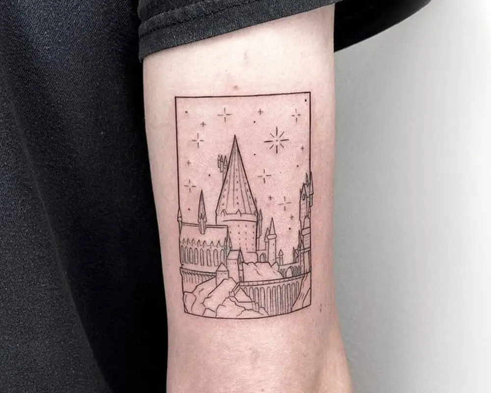 Tattoo of Hogwarts with stars in a rectangle