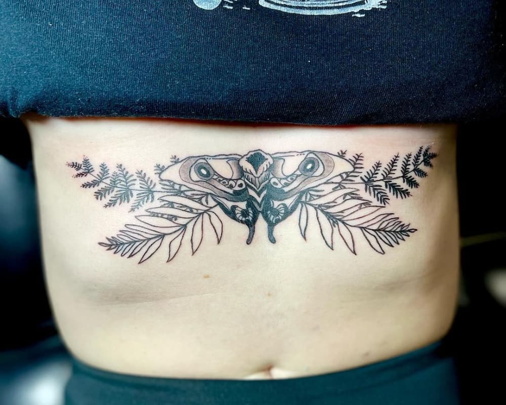 Tattoo of a cicada on the stomach