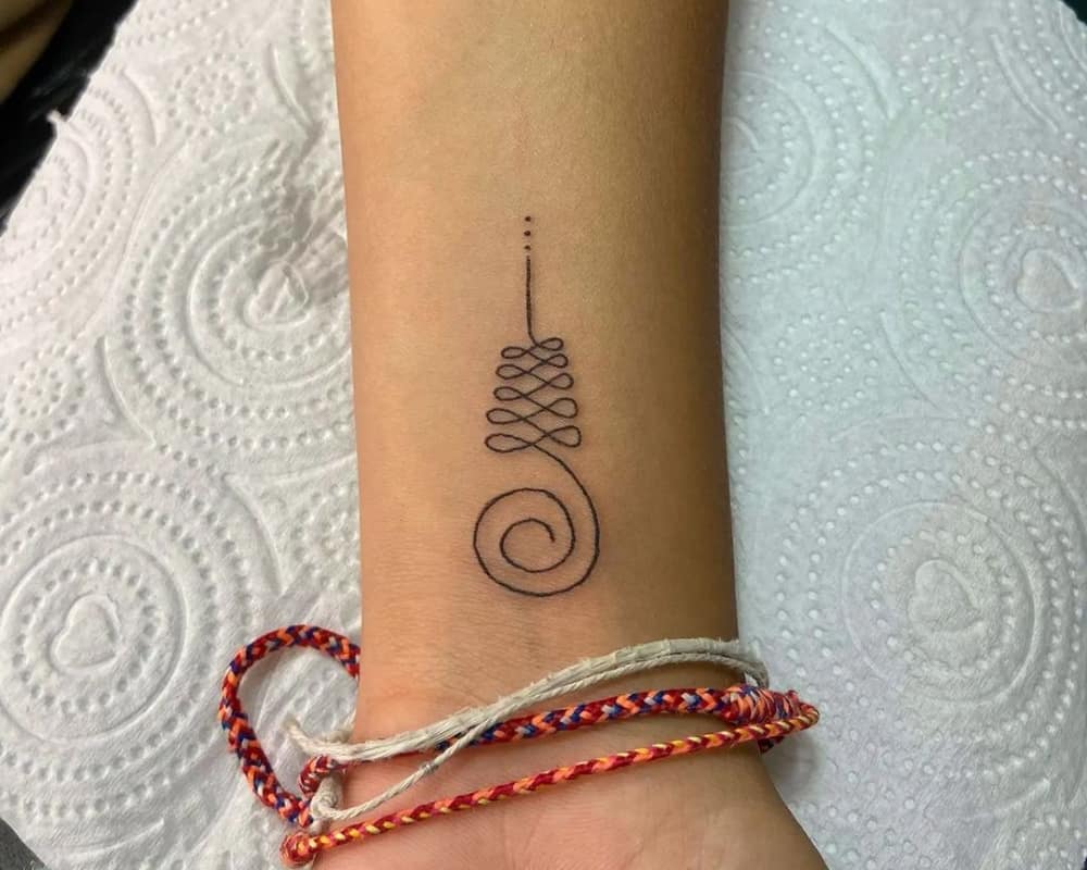 Tattoo of spirals and loops on the hand