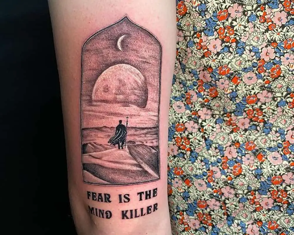 Tattoo of the echo and a man in the desert with the inscription fear is the mind killer