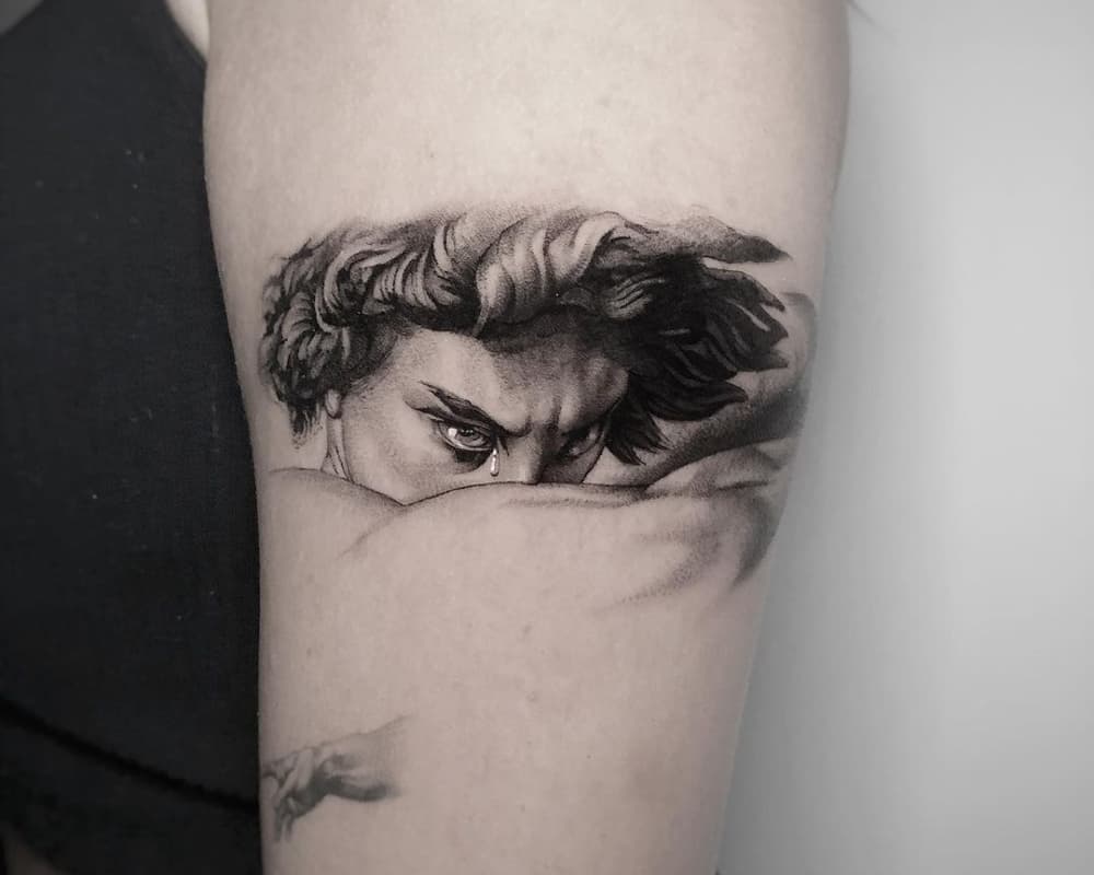 Tattoos in the form of a crying man's gaze from legends
