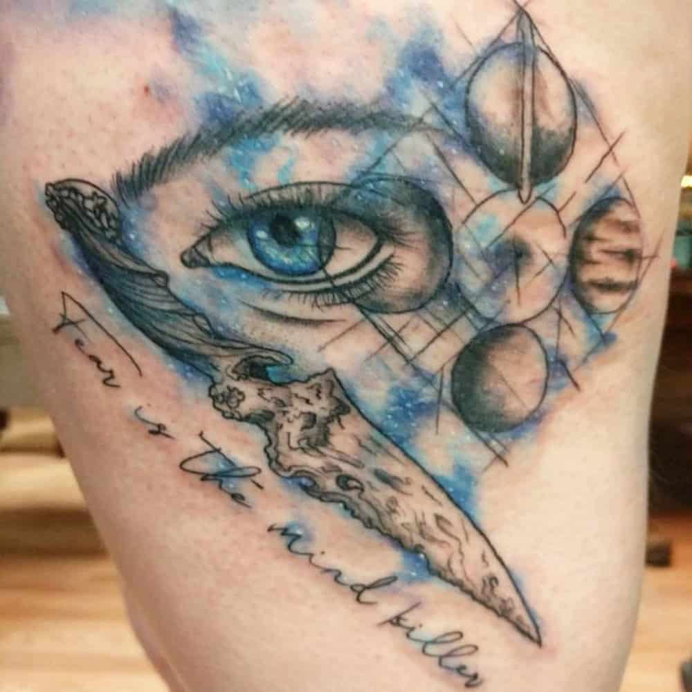 tattoo of the eye of the Fremen tribe and a dagger with the inscription Frear is the mind killer