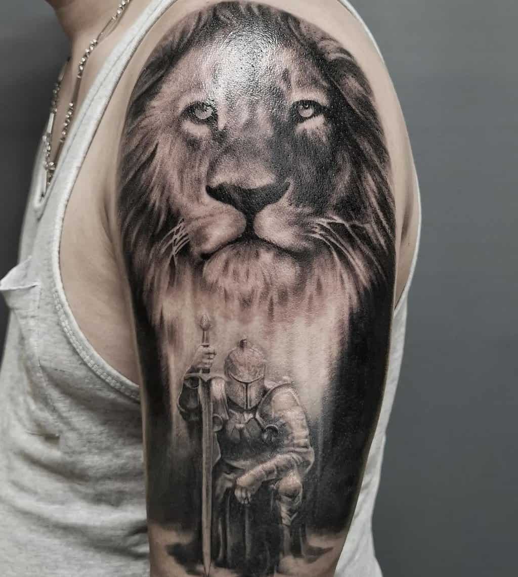 tattoo-knight-on-the-fone-lion