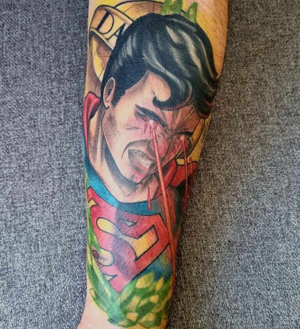 A tattoo of a superman shooting from his eyes 