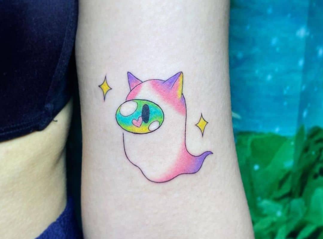 Cat crewmate with stars tattoo