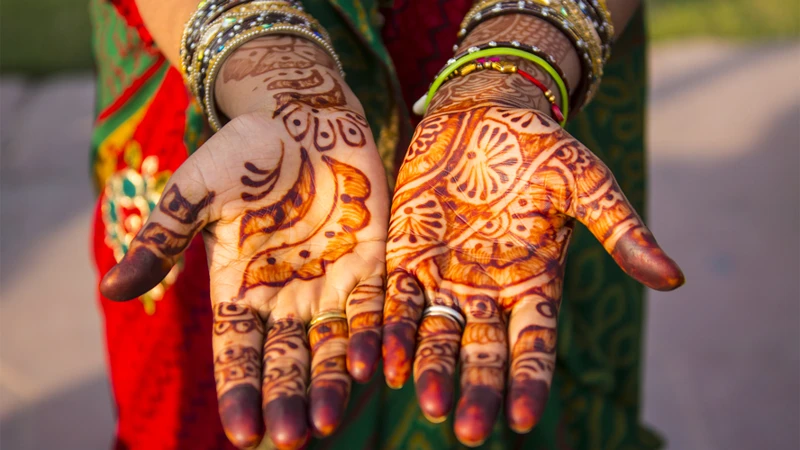 How Are Henna Tattoos Applied?